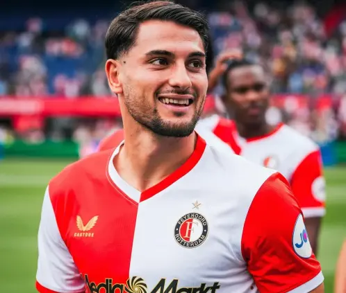 Julián Carranza ha sido borrado por el Feyenoord en el arranque de temporada, lo cual lo acercaría más a ser el último refuerzo de Rayados para el Apertura 2025. @carranzajuli21