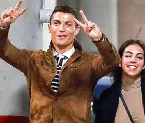 ¿Cristiano se casa? Georgina Rodríguez genera rumores con anillo (georginagio instagram)