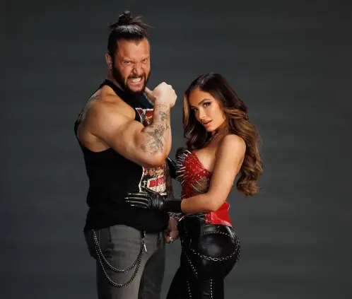 Karrion Kross y Scarlett dieron a conocer que ya no forman parte de WWE, aunque su despido a generado serias dudas entre los fans y prensa. @WWE Karrion Kross y Scarlett dieron a conocer que ya no forman parte de WWE, aunque su despido a generado serias dudas entre los fans y prensa. @WWE