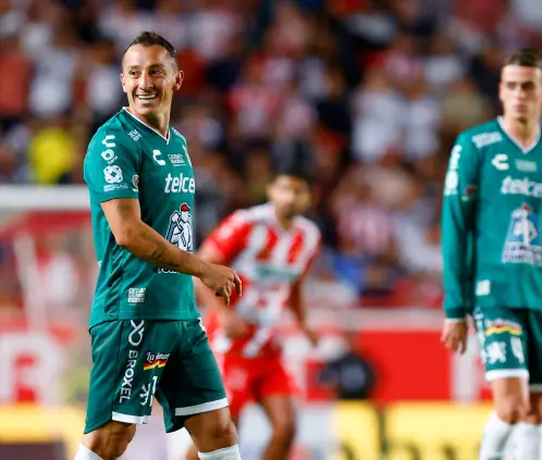 ¿Andrés Guardado sale del retiro? Así le jugó una broma a su esposa  (Photo by Leopoldo Smith/Getty Images)