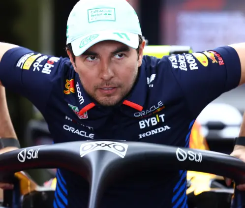 Checo Pérez aún no cierra oficialmente su regreso a la Fórmula 1 con Cadillac. Checo Pérez aún no cierra oficialmente su regreso a la Fórmula 1 con Cadillac.