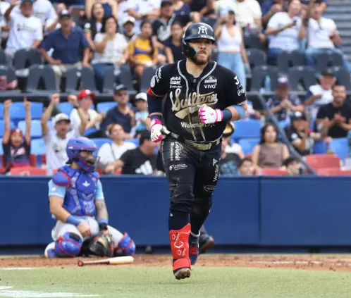 Los Fantasmas Grises eludieron el revés y acarician la serie de Zona (Cortesía: Sultanes de Monterrey) Los Fantasmas Grises eludieron el revés y acarician la serie de Zona (Cortesía: Sultanes de Monterrey)