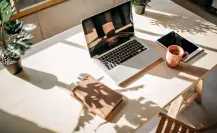 Cómo crear un espacio de trabajo en casa que impulse tu creatividad y concentración