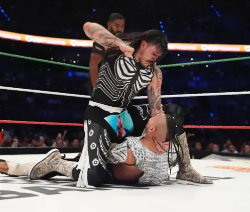 Dominik Mysterio contra el Hijo del Vikingo en WWE Worlds Collide (dominik_35 Instagram)