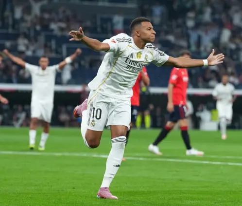 El francés debutó con gol su nuevo dorsal en el equipo de Chamartín (Photo by Angel Martinez/Getty Images) El francés debutó con gol su nuevo dorsal en el equipo de Chamartín (Photo by Angel Martinez/Getty Images)