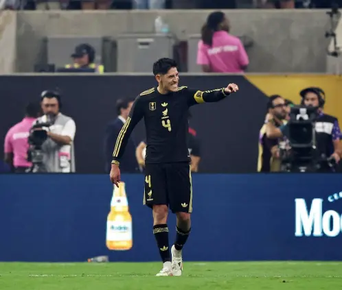 Edson Álvarez firmará con el Fenerbahce de José Mourinho a préstamo por un año. Getty Images