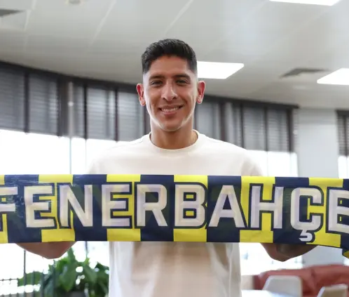 Edson Álvarez firmará con el Fenerbache de José Mourinho por un año a préstamo. @Fenerbahce Edson Álvarez firmará con el Fenerbache de José Mourinho por un año a préstamo. @Fenerbahce
