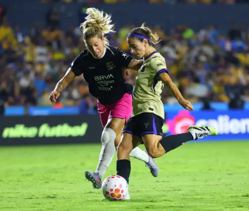 EL combinado mexicano y las blaugranas ofrecieron un gran espectáculo, pese al mal clima (Nora Guerrero / Posta Deportes) EL combinado mexicano y las blaugranas ofrecieron un gran espectáculo, pese al mal clima (Nora Guerrero / Posta Deportes)
