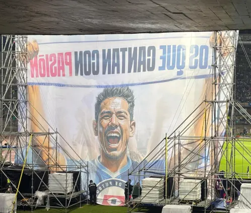 Los fanáticos de Cruz Azul se mostraron sorprendidos por lo que sucedió al inicio del compromiso contra los escarlatas. Los fanáticos de Cruz Azul se mostraron sorprendidos por lo que sucedió al inicio del compromiso contra los escarlatas.