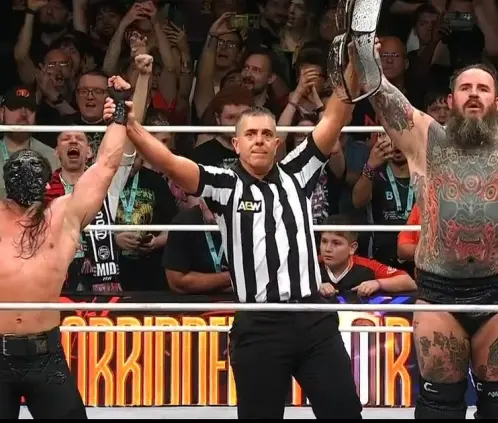 El mexicano Bandido se convirtió en Campeón en Parejas de la AEW junto a Brody King en Forbidden Door. @AEW El mexicano Bandido se convirtió en Campeón en Parejas de la AEW junto a Brody King en Forbidden Door. @AEW