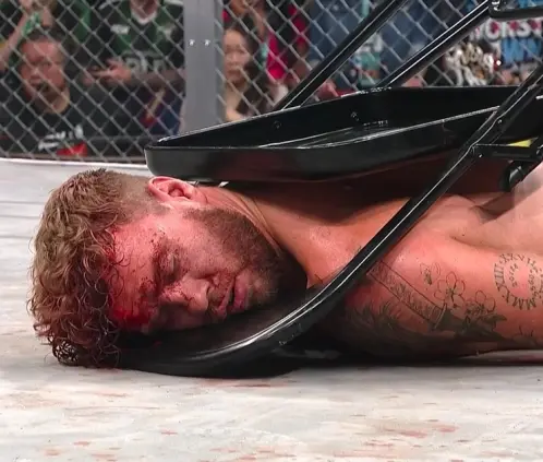 Will Ospreay tuvo que salir en camilla tras ser brutalmente atacado en el cierre del AEW Forbidden Door 2025. @AEW Will Ospreay tuvo que salir en camilla tras ser brutalmente atacado en el cierre del AEW Forbidden Door 2025. @AEW