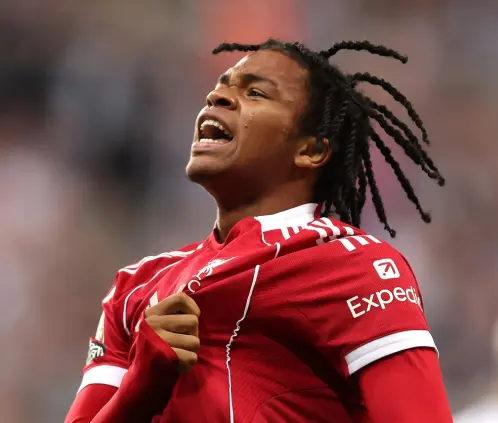 Rio Ngumoha se convirtió en el héroe de los Reds en el campo de las Urracas (Photo by George Wood/Getty Images) Rio Ngumoha se convirtió en el héroe de los Reds en el campo de las Urracas (Photo by George Wood/Getty Images)