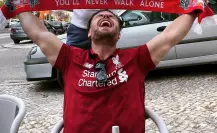JD McDonagh provoca a fanáticos con dorsal del Liverpool de Isak