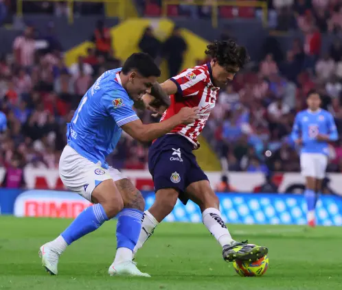 Cruz Azul vs Chivas. (Photo by Simon Barber/Getty Images)