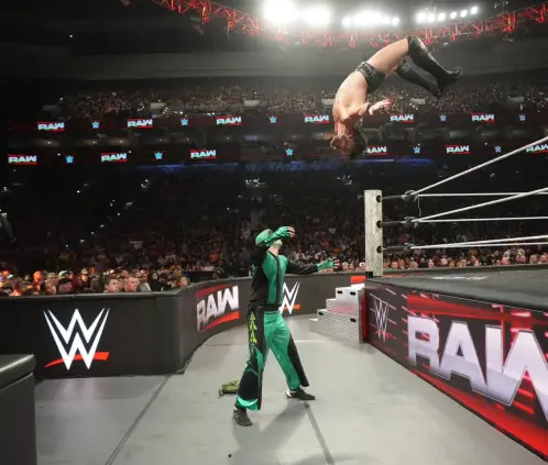 La lucha libre se vive en vivo, pero desde el televisor a veces es mejor. La lucha libre se vive en vivo, pero desde el televisor a veces es mejor.