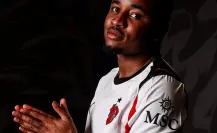 Milan firma a Christopher Nkunku, ¿ya se va Santiago Giménez?
