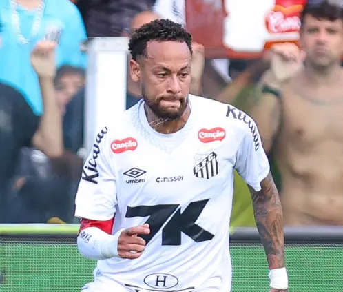El descenso amenaza a Neymar en el Santos de Brasil (Photo by Ricardo Moreira/Getty Images) El descenso amenaza a Neymar en el Santos de Brasil (Photo by Ricardo Moreira/Getty Images)