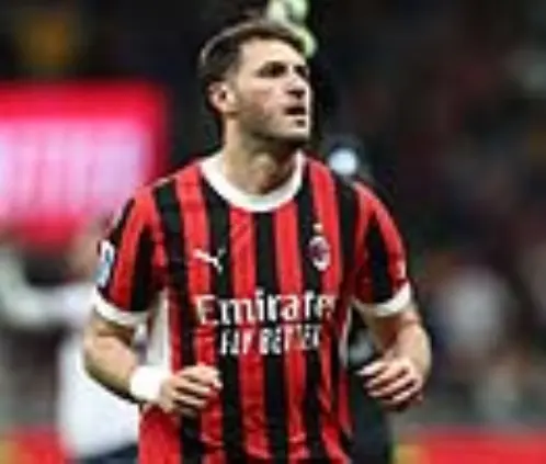 Santiago Giménez finalmente habría aceptado dejar al Milan para sumarse a la Roma. Getty Images Santiago Giménez finalmente habría aceptado dejar al Milan para sumarse a la Roma. Getty Images
