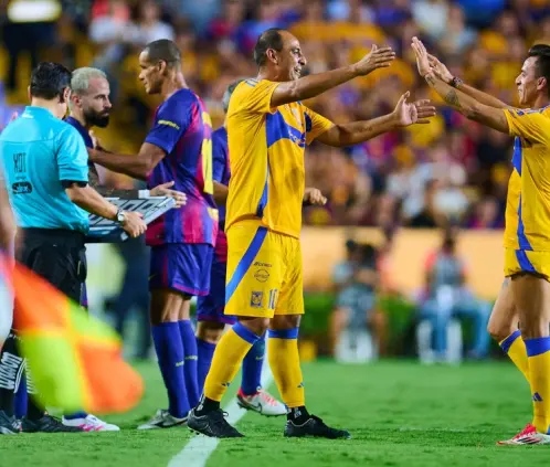 Walter Gaitán abandonó molesto el Tigres vs. Barcelona de Leyendas tras salir de cambio. @TigresOficial Walter Gaitán abandonó molesto el Tigres vs. Barcelona de Leyendas tras salir de cambio. @TigresOficial