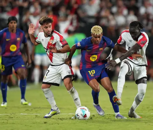 Yamal adelantó a los culés, pero el Rayo Vallecano plantó cara al campeón defensor (Getty Images) Yamal adelantó a los culés, pero el Rayo Vallecano plantó cara al campeón defensor (Getty Images)