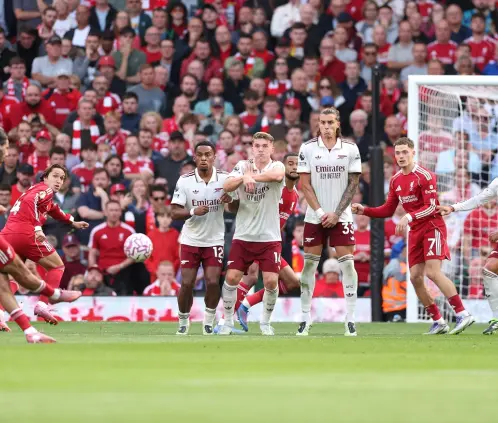 Michael Owen propone quitar la barrera en tiros libres (Photo by Alex Pantling/Getty Images) Michael Owen propone quitar la barrera en tiros libres (Photo by Alex Pantling/Getty Images)