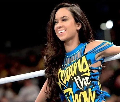 AJ Lee se perfila para reaparecer esta noche en SmackDown tras 10 años fuera de la WWE. @WWE AJ Lee se perfila para reaparecer esta noche en SmackDown tras 10 años fuera de la WWE. @WWE