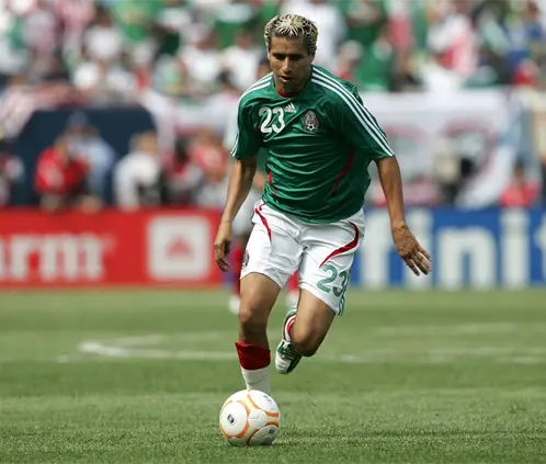 El Bofo Bautista fue grabado mientras supuestamente pagaba mordida a un par de agentes de tránsito en Guadalajara. Getty Images El Bofo Bautista fue grabado mientras supuestamente pagaba mordida a un par de agentes de tránsito en Guadalajara. Getty Images