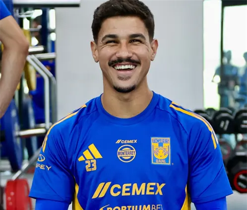 Rómulo Zwarg descartó jugar con el Santos de Brasil para seguir en Tigres. @TigresOficial Rómulo Zwarg descartó jugar con el Santos de Brasil para seguir en Tigres. @TigresOficial