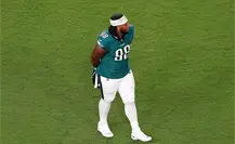 Jalen Carter pide disculpas por escupir a Dak Prescott