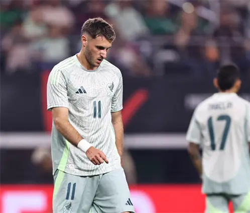 Santiago Giménez quedó fuera del 11 titular de México para el amistoso ante Japón. Getty Images Santiago Giménez quedó fuera del 11 titular de México para el amistoso ante Japón. Getty Images