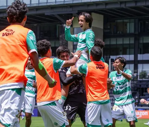 Luca Vuosso fue la figura de Santos Laguna en el torneo de juveniles. Posta Deportes Luca Vuosso fue la figura de Santos Laguna en el torneo de juveniles. Posta Deportes