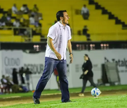 Juan de Dios Ibarra debutó como entrenador “por accidente” en Liga de Expansión (Foto: @jdibarrac)
