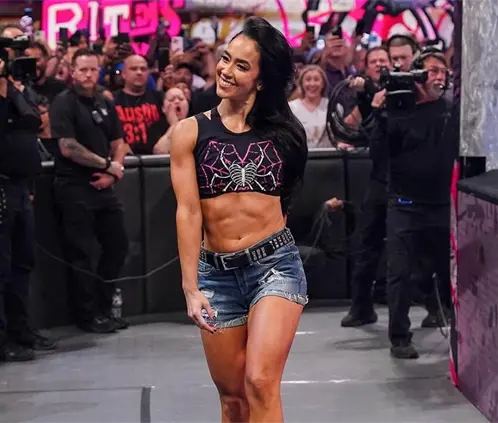 AJ Lee fue anunciada para encabezar el Monday Night RAW de WWE tras 10 años de ausencia. @WWE AJ Lee fue anunciada para encabezar el Monday Night RAW de WWE tras 10 años de ausencia. @WWE