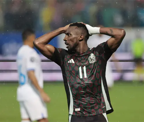 Julián Quiñones habría quedado excluido de la Selección Mexicana por decisión de Javier Aguirre. Getty Images Julián Quiñones habría quedado excluido de la Selección Mexicana por decisión de Javier Aguirre. Getty Images