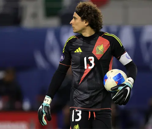 Guillermo Ochoa estaría estudiando jugar en Grecia o Rusia antes del cierre del mercado de pases. Getty Images Guillermo Ochoa estaría estudiando jugar en Grecia o Rusia antes del cierre del mercado de pases. Getty Images