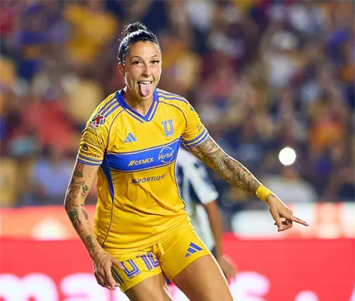 Jenni Hermoso se convirtió en la quinta máxima goleadora del futbol femenil al sumar 412 goles en su carrera. @TigresFemenil Jenni Hermoso se convirtió en la quinta máxima goleadora del futbol femenil al sumar 412 goles en su carrera. @TigresFemenil