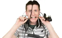 Evita el caos en la oficina de tu casa con estos trucos para organizar los cables