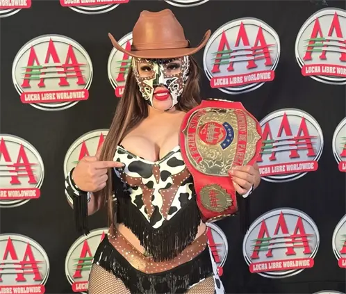 La Hiedra volvió a quedar fuera de Worlds Collide, supuestamente afectada por sus problemas legales con Stephanie Vaquer, actual figura de WWE. @LaHiedraAAA La Hiedra volvió a quedar fuera de Worlds Collide, supuestamente afectada por sus problemas legales con Stephanie Vaquer, actual figura de WWE. @LaHiedraAAA