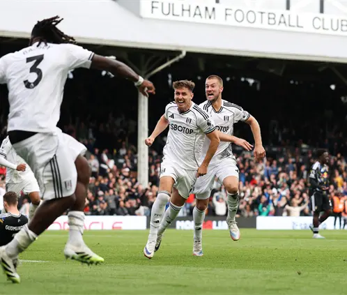 El Fulham y Raúl Jiménez consiguieron su primer triunfo en la Premier League con un autogol. Getty Images El Fulham y Raúl Jiménez consiguieron su primer triunfo en la Premier League con un autogol. Getty Images