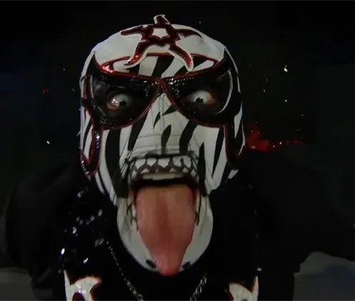 Penta reveló por error el final de Worlds Collide al desafiar a Dominik Mysterio por el Megacampeonato. @WWE Penta reveló por error el final de Worlds Collide al desafiar a Dominik Mysterio por el Megacampeonato. @WWE
