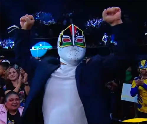 Mascarita Sagrada se volvió un fenómeno viral por su actuación en Worlds Collide. @WWE Mascarita Sagrada se volvió un fenómeno viral por su actuación en Worlds Collide. @WWE