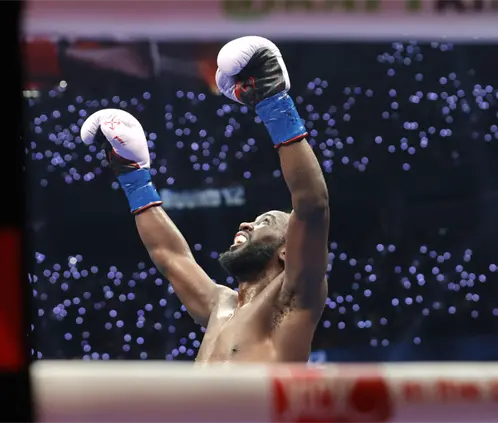 Terence Crawford se volvió el primer campeón indiscutible en tres categorías tras vencer al Canelo. Getty Images Terence Crawford se volvió el primer campeón indiscutible en tres categorías tras vencer al Canelo. Getty Images