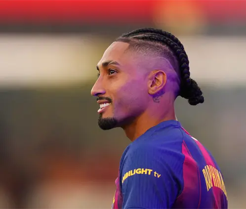 Raphinha quedó fuera del 11 titular del Barcelona por llegar tarde a un entrenamiento. Getty Images