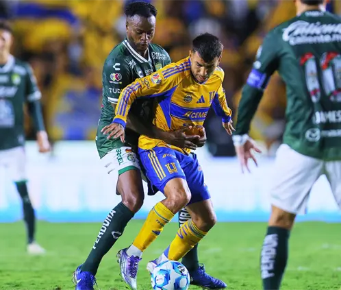 Tigres y León se enfrentaron como parte de la cartelera sabatina del torneo Apertura 2025, en la cancha del Estadio Universitario. Tigres y León se enfrentaron como parte de la cartelera sabatina del torneo Apertura 2025, en la cancha del Estadio Universitario.