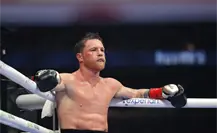 Óscar de la Hoya se burla de Canelo tras derrota ante Crawford