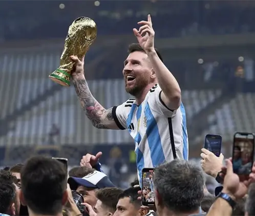 Lionel Messi con la Copa del Mundo. Getty Images.