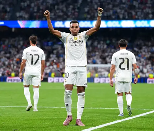 Mbappé rescata al Madrid con doblete y polémico penal en Champions  (Photo by Mateo Villalba Sanchez/Getty Images)