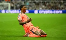 Barcelona vence al Newcastle United con doblete de golazos de Marcus Rashford