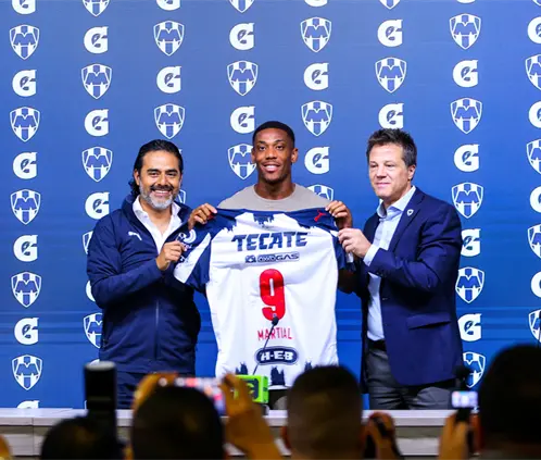La alerta sísmica nacional alteró la presentación de Anthony Martial con Rayados. Getty Images La alerta sísmica nacional alteró la presentación de Anthony Martial con Rayados. Getty Images