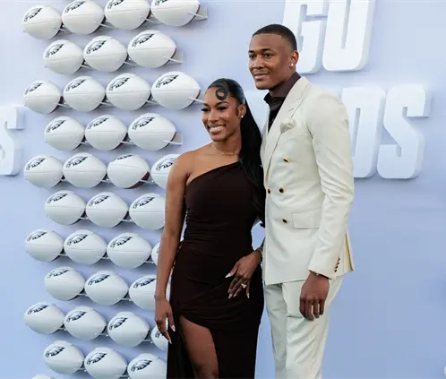 DeVonta Smith alegra a fan de Eagles que lucha contra el cáncer  (Photo by Caean Couto/Getty Images) DeVonta Smith alegra a fan de Eagles que lucha contra el cáncer  (Photo by Caean Couto/Getty Images)